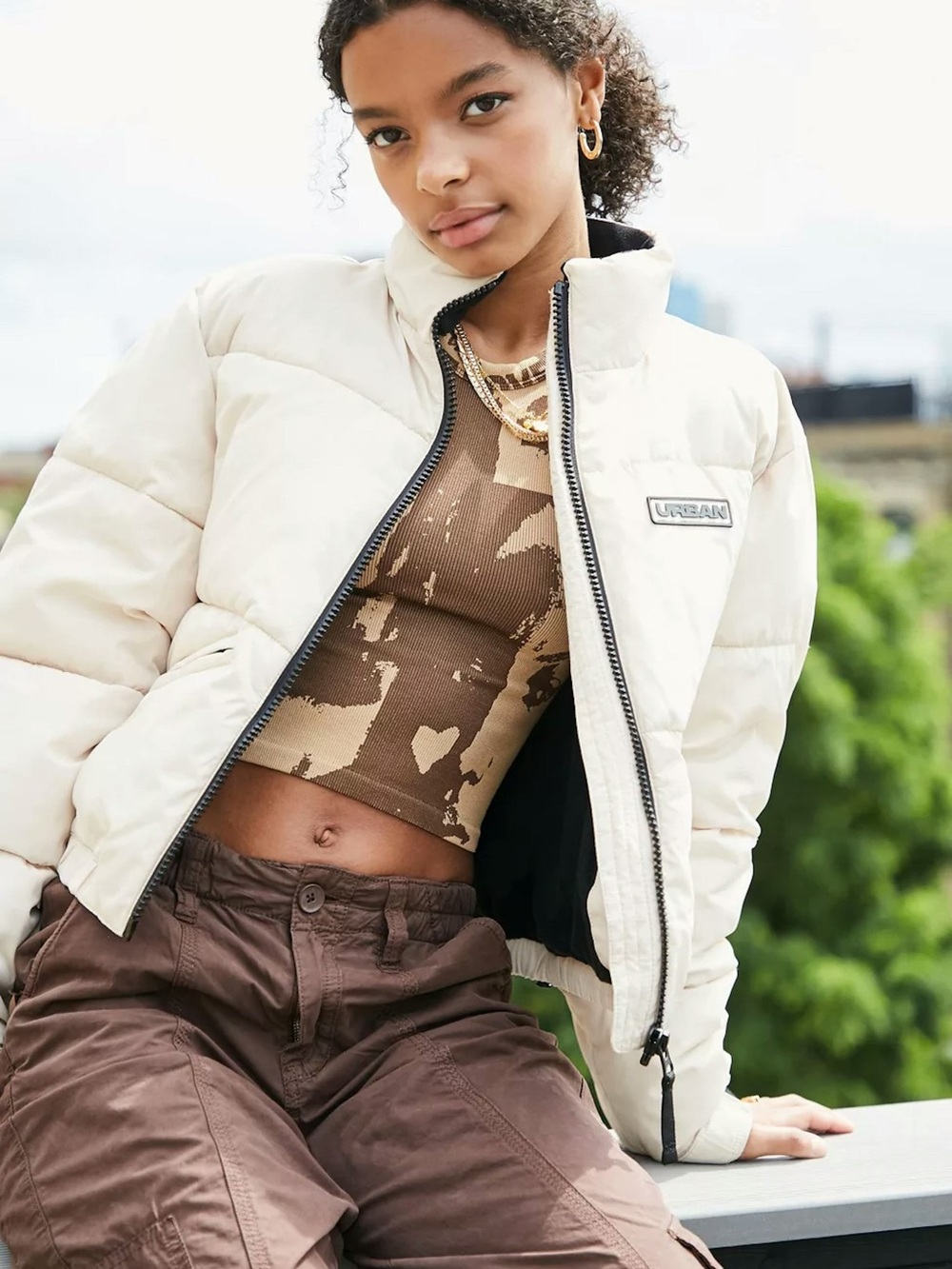 Urban Outfitters Cropped Y2K Cream Puffer Coat Jacket Size Medium